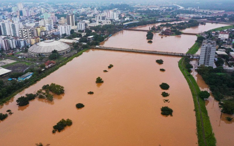 imagens aÃ©reas mostram a dimensÃ£o da situaÃ§Ã£o dramÃ¡tica vivida pelos moradores da cidade em diferentes bairros