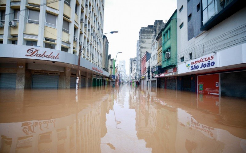 Centro de Porto Alegre alagado pela enchente no dia 4 de maio | abc+