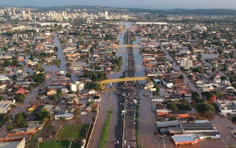 Alagamentos isolaram cidades ao longo da BR-116