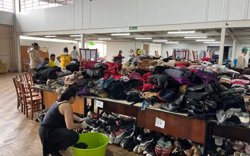 Pavilhão da Igreja São José Operário recebe donativos