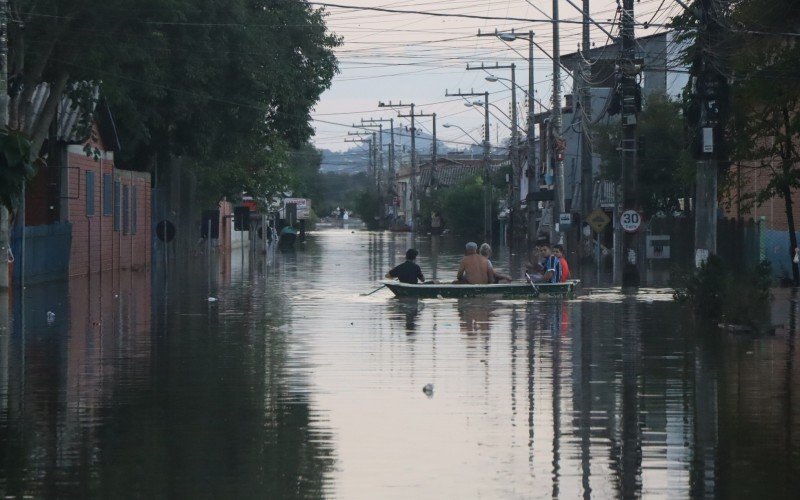 Resgates são realizados pelos próprios moradores