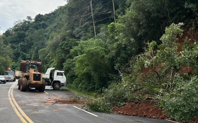 CATÁSTROFE NO RS: Quedas de barreiras e rachaduras no asfalto causam interdições nas estradas em Gramado e Canela
