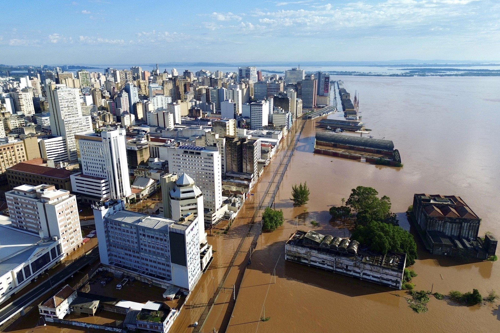 Nível do Guaíba tem diminuição lenta e ainda está acima da cota de inundação