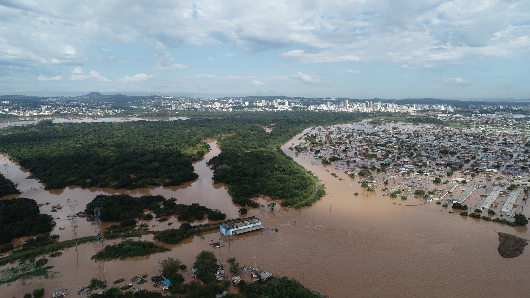 CATÁSTROFE NO RS: Prefeitura de São Leopoldo começa conserto do dique que rompeu no limite com Novo Hamburgo