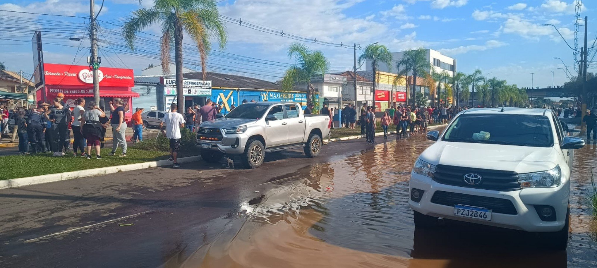 CATÁSTROFE NO RS: Força-tarefa resgata moradores do São Miguel, Vicentina e Paim em São Leopoldo