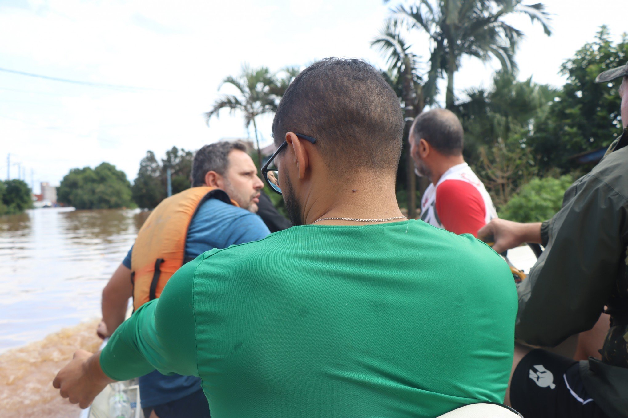 CATÁSTROFE NO RS: Amigos resgatam mais de 300 pessoas em Novo Hamburgo e São Leopoldo