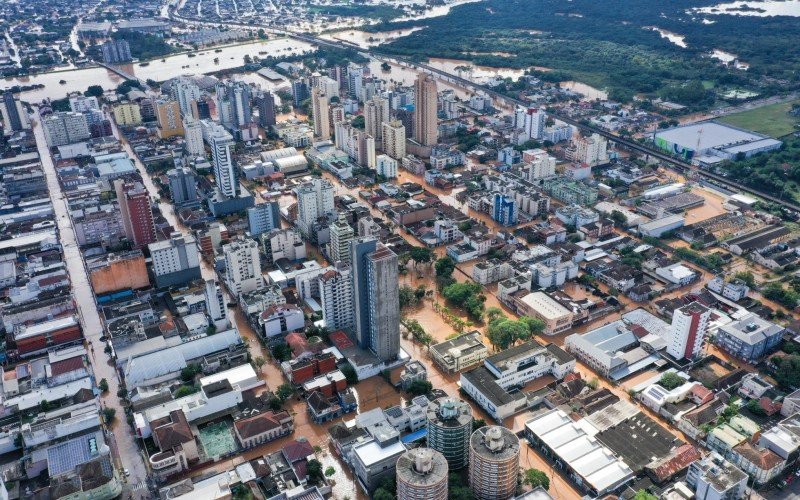 Foto aérea mostra a enchente no Centro de São Leopoldo