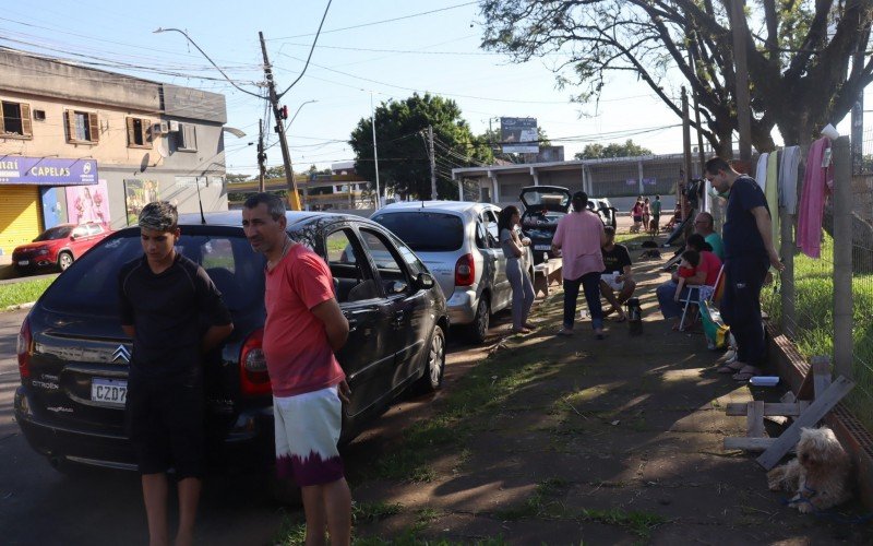 leopoldenses ficam abrigados em esquina da 8Âº BC com a BR-116