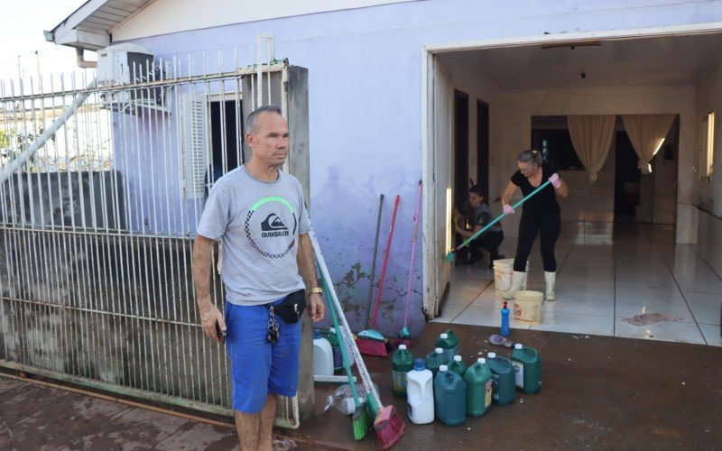 Antonio Dias recebeu a ajuda dos voluntários