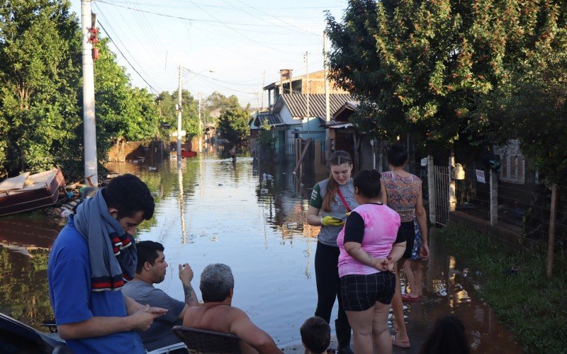 Inundação ainda atinge grande parte da rua Seno Antônio Schokal