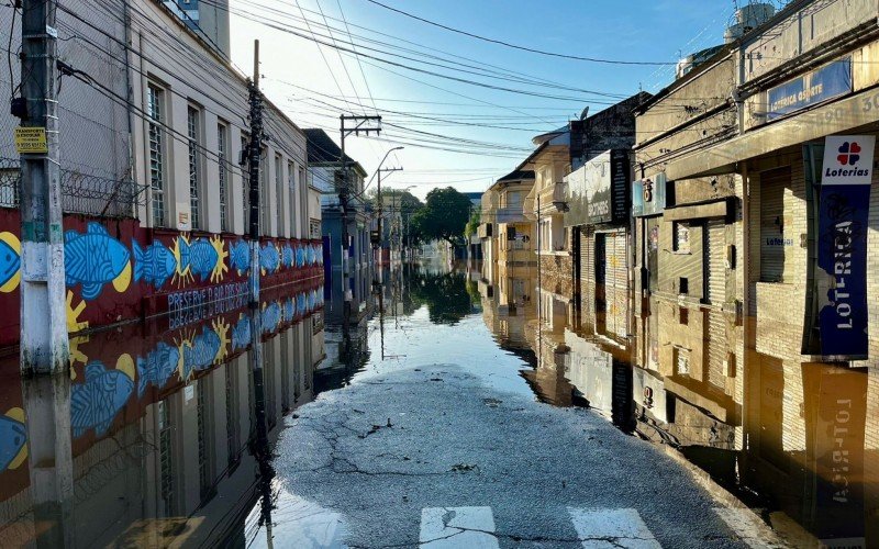 Rua ConceiÃ§Ã£o tambÃ©m tem trecho alagado 