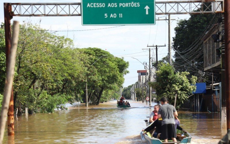Quase mil pessoas ficam sem moradia por causa da enchente em Esteio | abc+