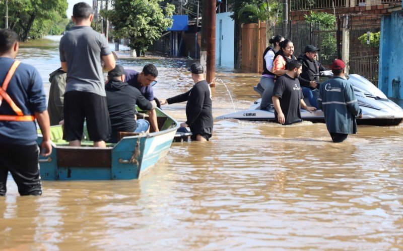 Quase mil pessoas ficam sem moradia por causa da enchente em Esteio