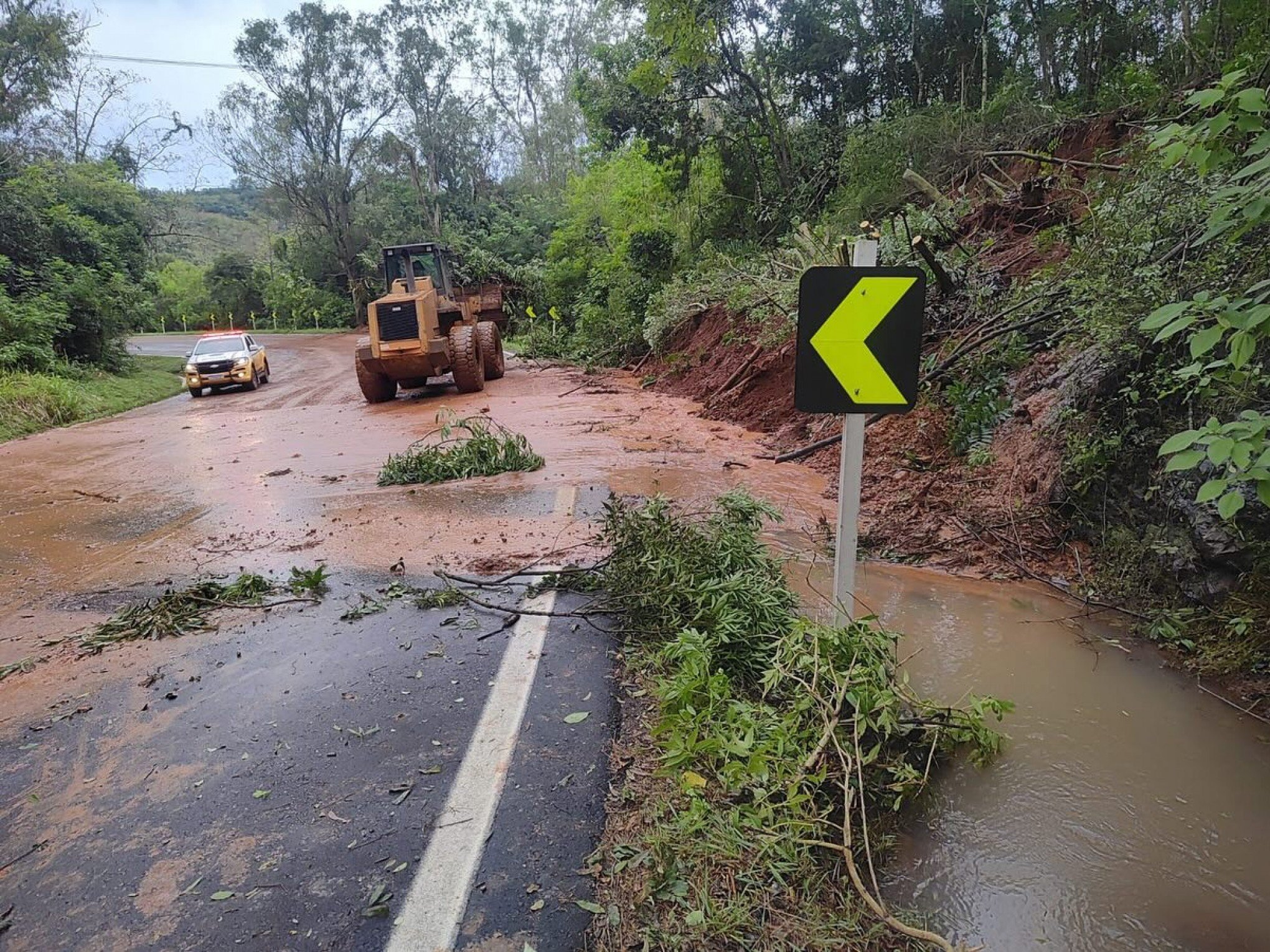 CATÁSTROFE NO RS: Após obras emergenciais, trânsito é liberado parcialmente nas rodovias de acesso à região