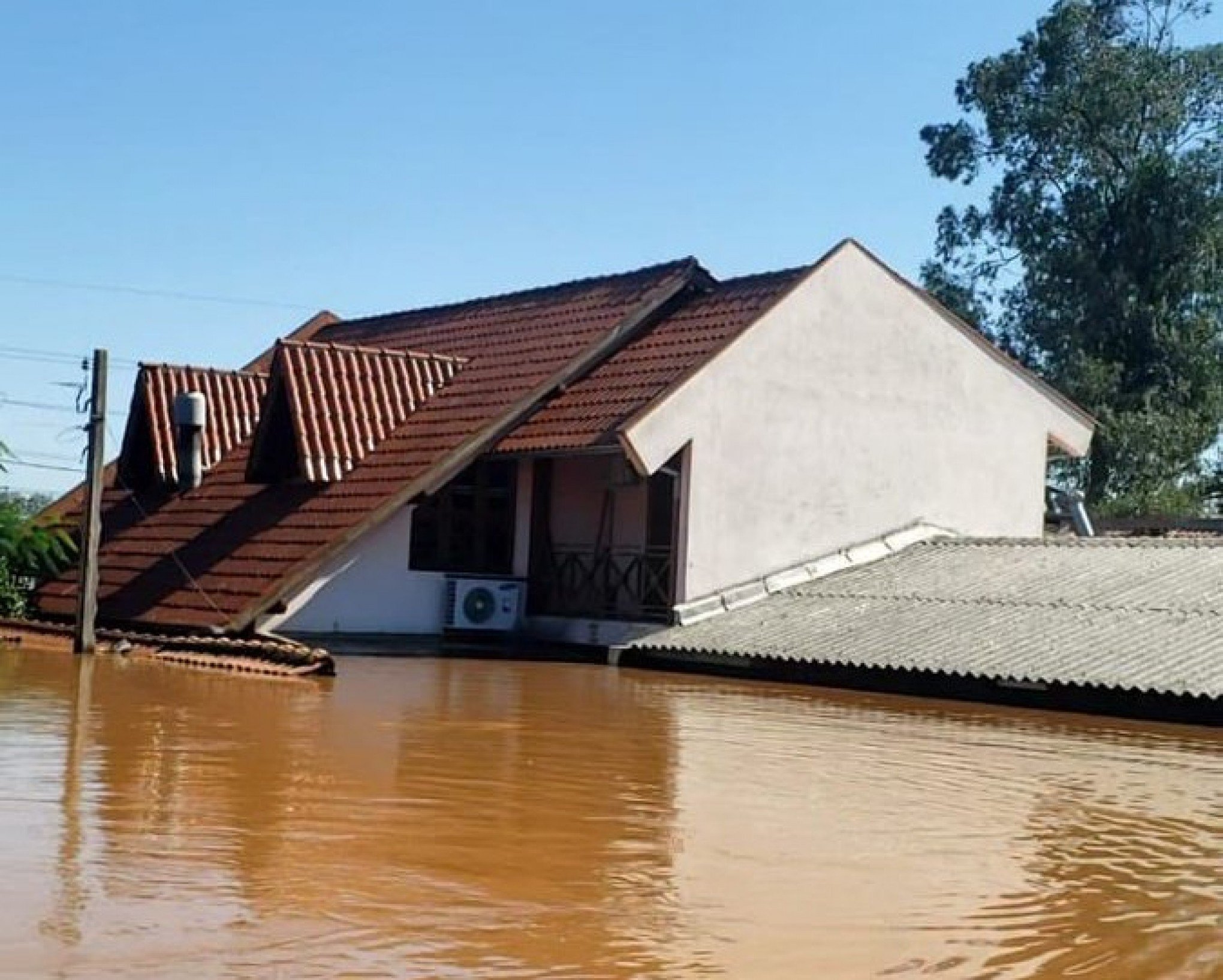 "Não tive coragem de ir lá", diz prefeito sobre voltar à casa atingida pela enchente em São Leopoldo