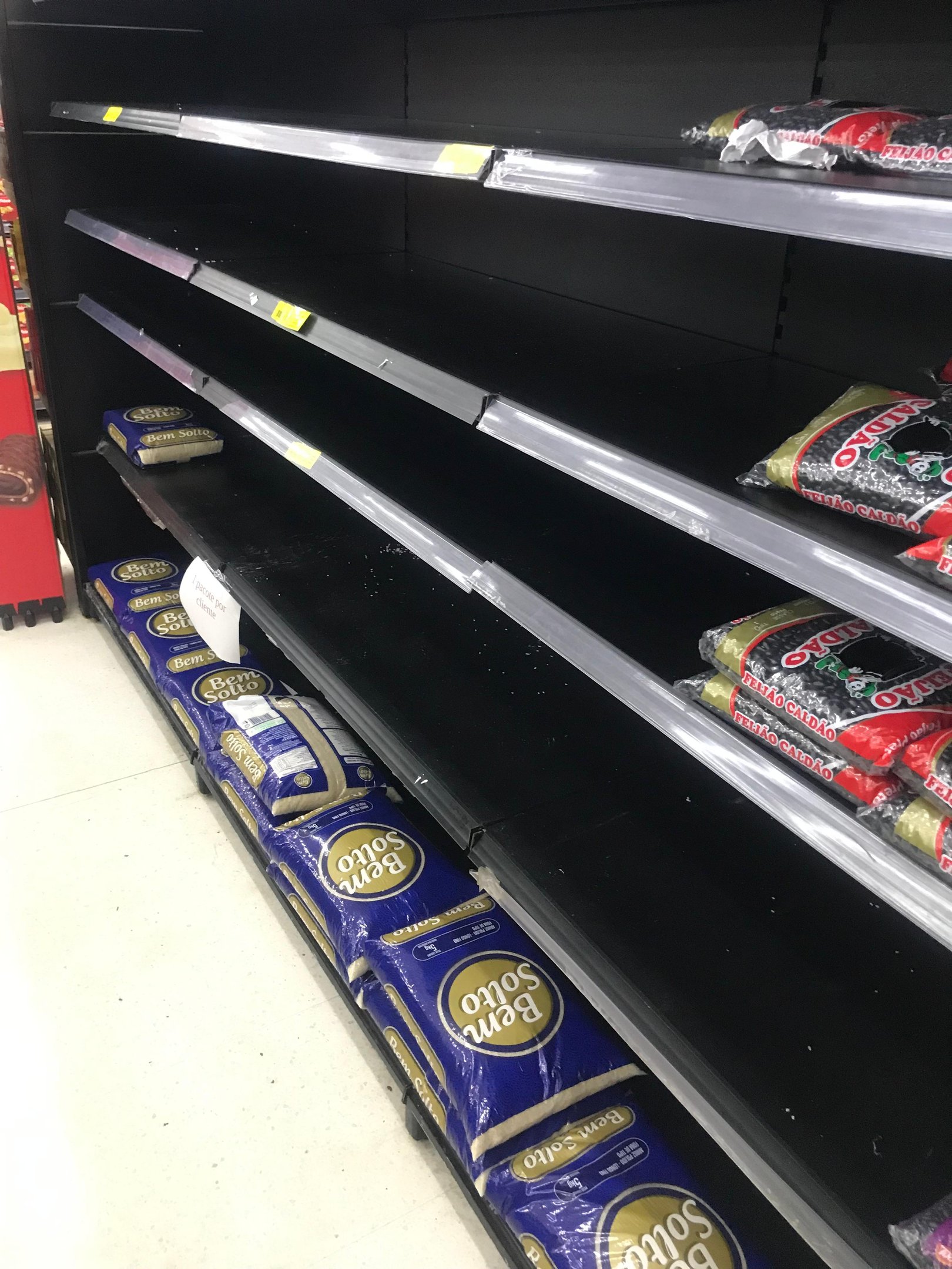 CATÁSTROFE NO RS: Supermercados leopoldenses com espaços vazios em gôndolas