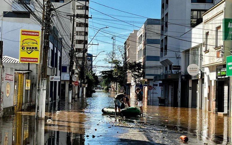 Alagamentos no centro de SÃ£o Leopoldo na manhÃ£ de terÃ§a-feira (7)  