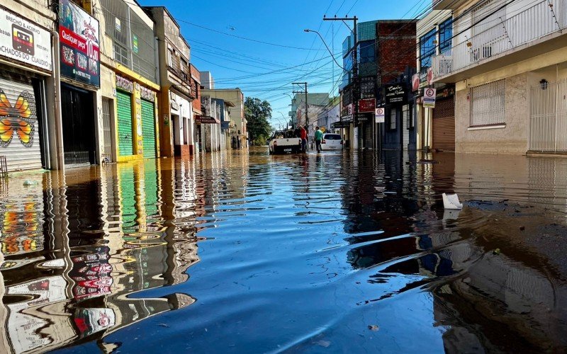 Alagamentos no centro de SÃ£o Leopoldo na manhÃ£ de terÃ§a-feira (7)  