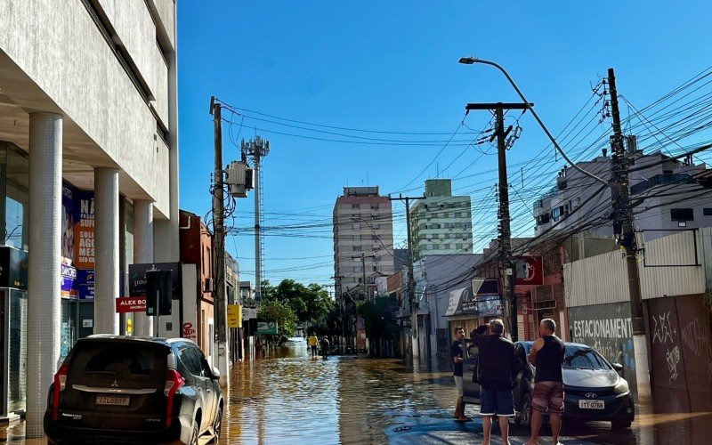 Alagamentos no centro de SÃ£o Leopoldo na manhÃ£ de terÃ§a-feira (7)  