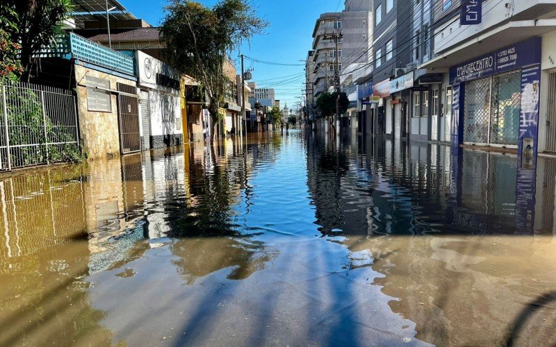 Alagamentos no centro de SÃ£o Leopoldo na manhÃ£ de terÃ§a-feira (7)  