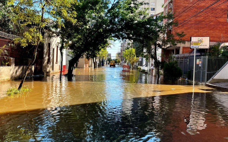 Alagamentos no centro de SÃ£o Leopoldo na manhÃ£ de terÃ§a-feira (7)  