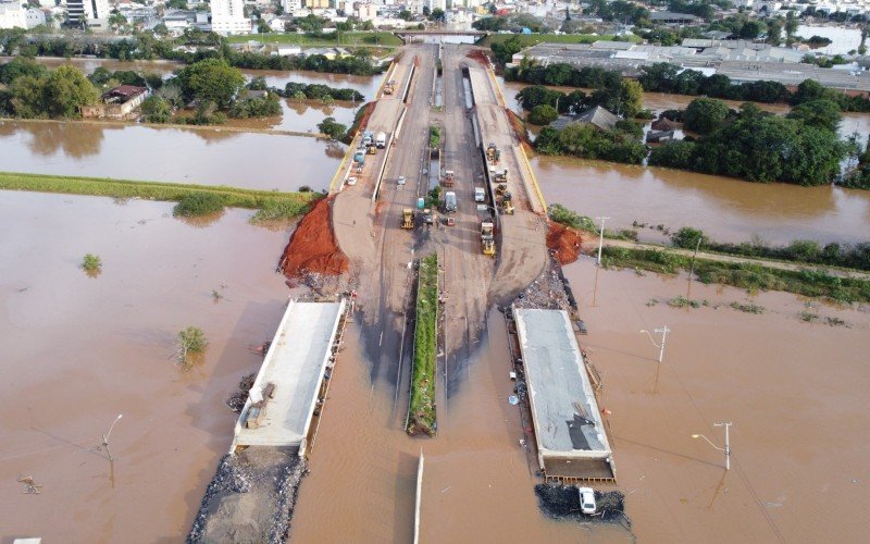 Acessos provisórios às novas pontes da BR-116 estão encaminhados | abc+