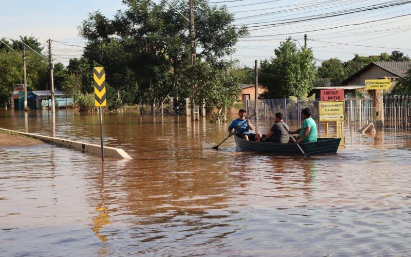 Estação de onde saiam trens, agora partem barcos