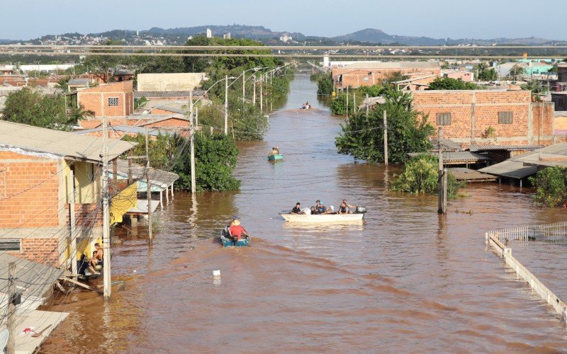 Barcos percorrem ruas de São Leopoldo