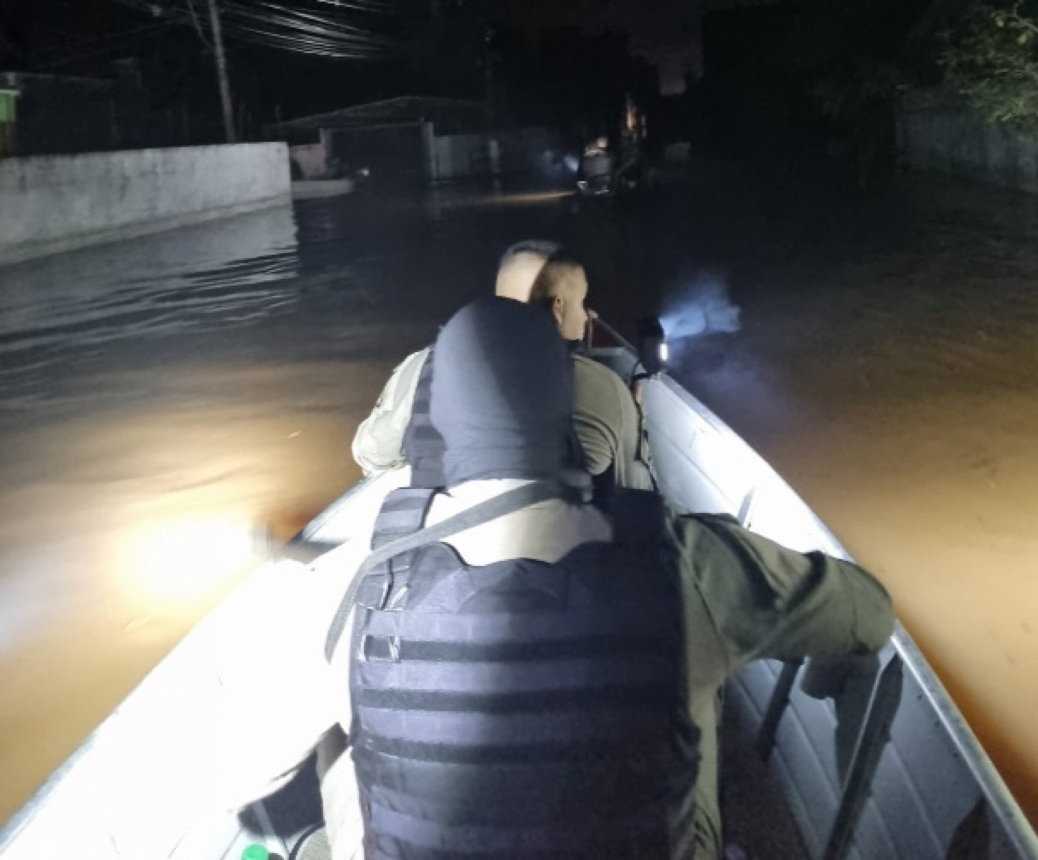 BM intensifica patrulhamento nas áreas alagadas de São Leopoldo para evitar saques