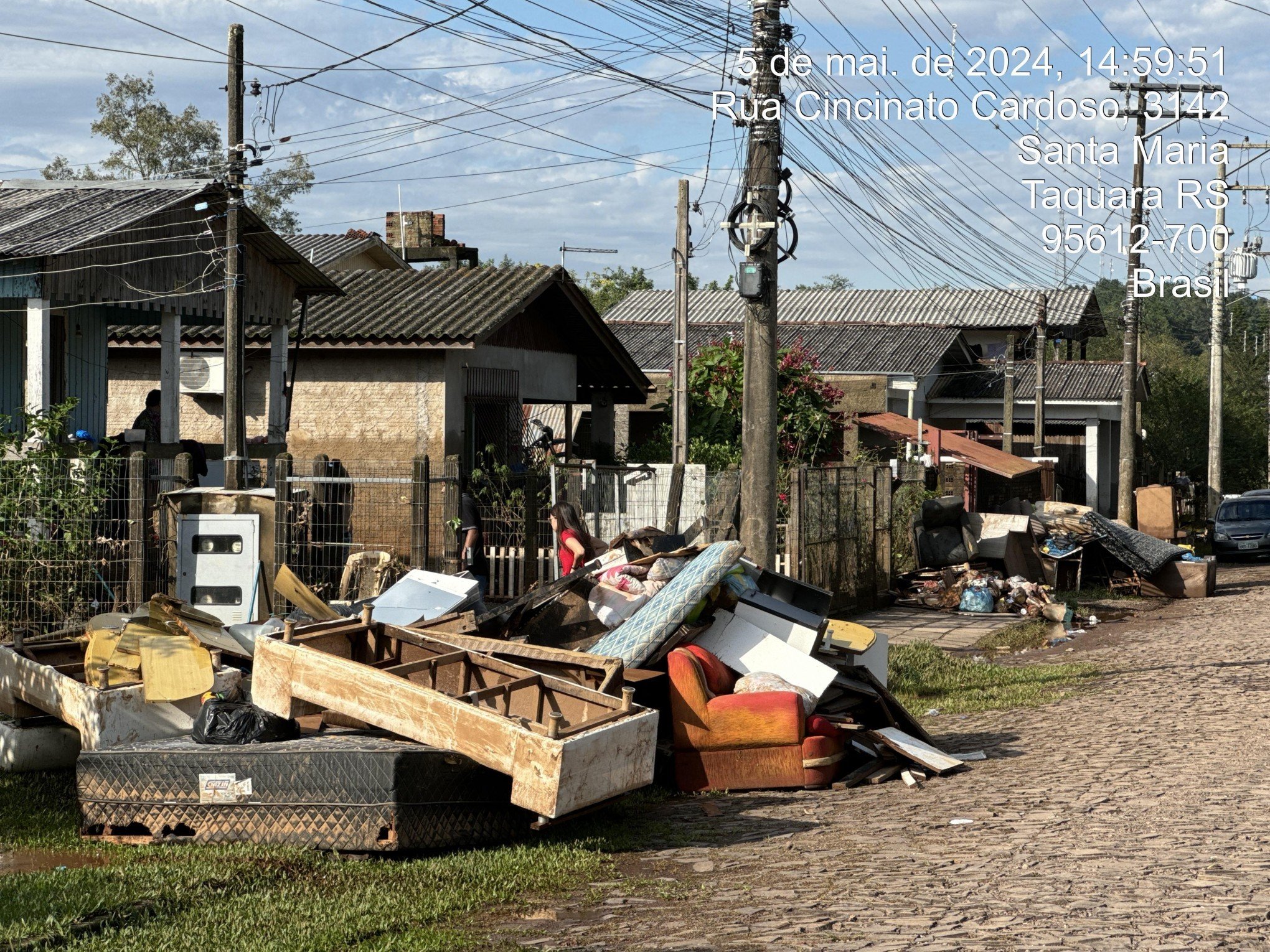 CATÁSTROFE RS: Dois depósitos temporários recebem resíduos deixados em frente das casas
