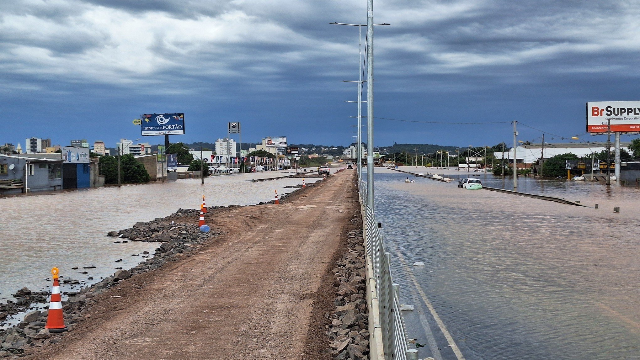 CATÁSTROFE NO RS: Quais veículos poderão acessar passagem emergencial sobre a ponte do Rio dos Sinos na BR-116?
