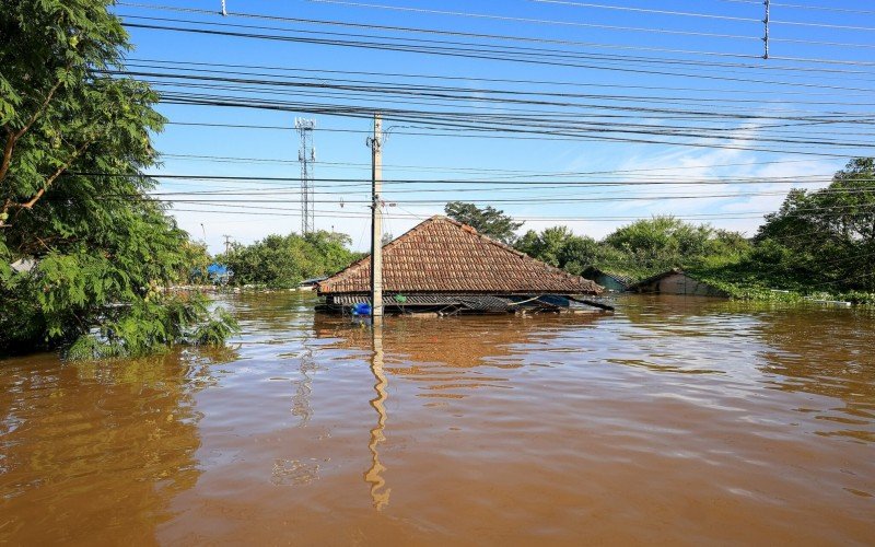 Em alguns pontos, alagamentos seguem e alcançam a rede elétrica | abc+