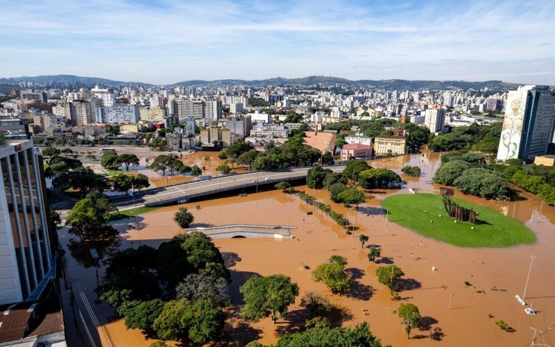 Sobe para 136 o número de mortos na enchente; 141 pessoas estão desaparecidas  | abc+