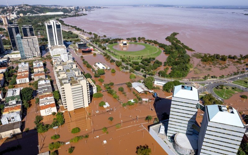 Porto Alegre RS 07/05/2024 Tragédia no rio Grande do Sul a Capital Porto Alegre sofre com enchentes falta de luz e agua potável | abc+