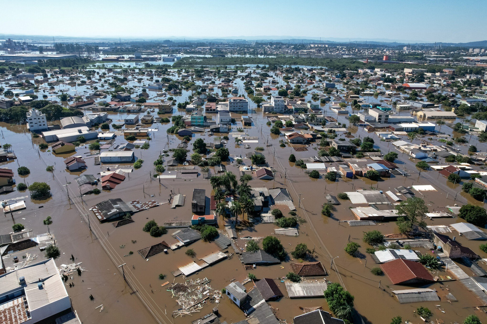CATÁSTROFE NO RS: Estado tem mais de 260 mil pontos sem luz devido a enchentes