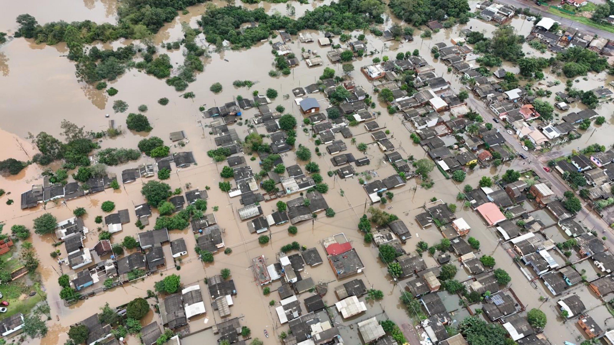 CATÁSTROFE NO RS: Casas para vítimas das enchentes serão compradas pelo governo federal