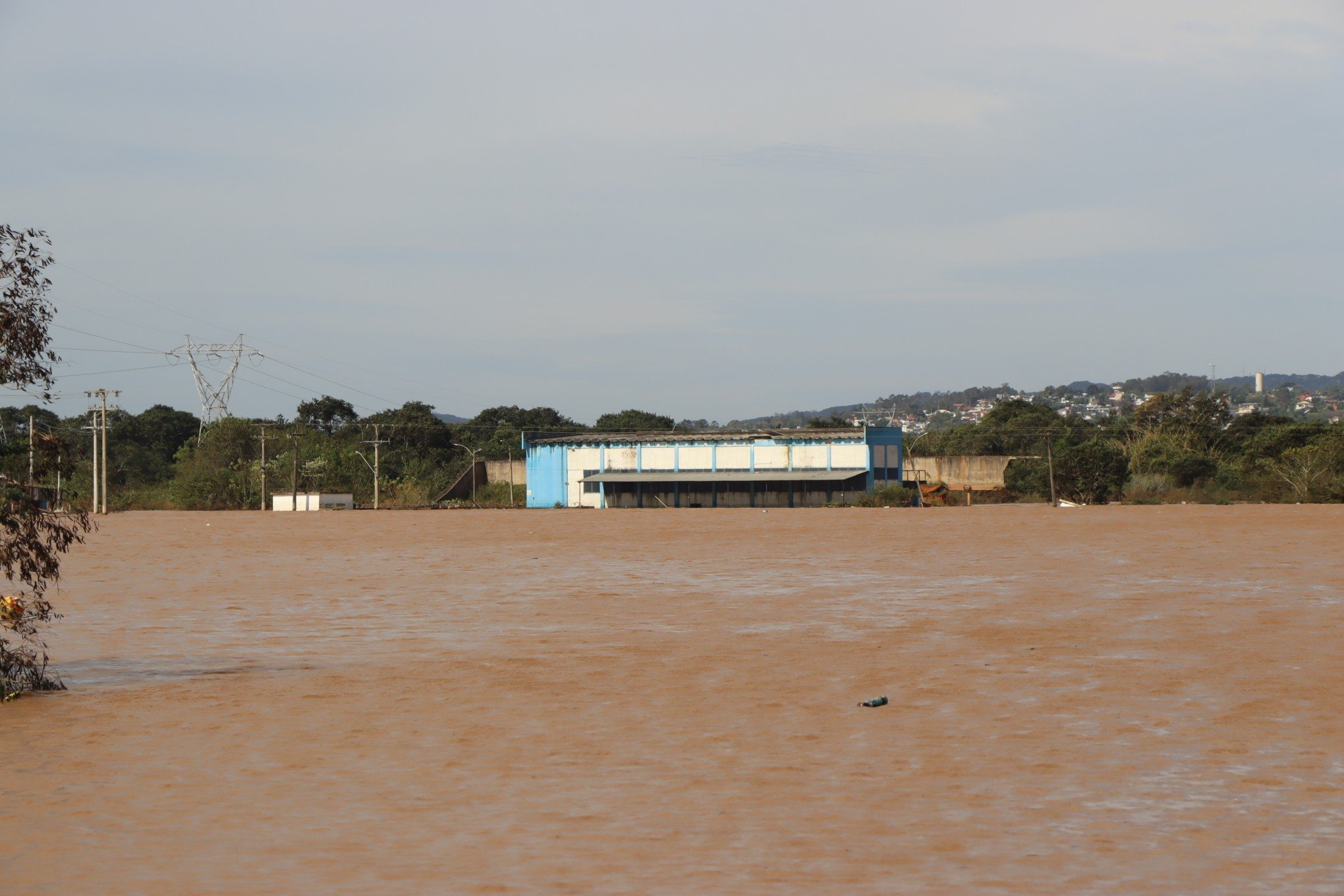 CATÁSTROFE NO RS: Nível do Rio dos Sinos segue baixando em Novo Hamburgo e Campo Bom