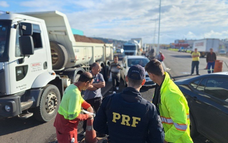 Corredor emergencial da BR-116 foi construído em menos de 48 horas e ligará cidades do Vale do Sinos 