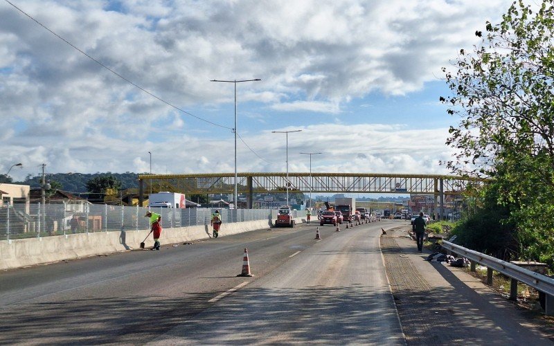 Corredor emergencial da BR-116 foi construído em menos de 48 horas e ligará cidades do Vale do Sinos 