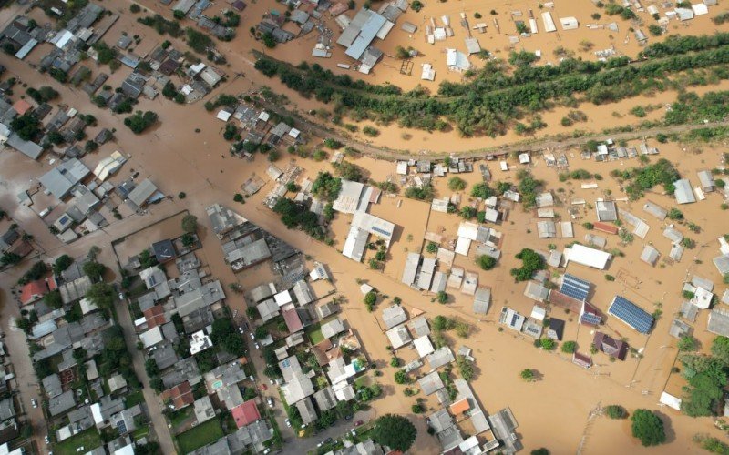 CATÁSTROFE NO RS: Rio dos Sinos recua, mas há alerta de tempestade para essa sexta-feira