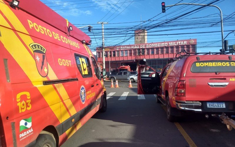 Bombeiros de Curitiba passaram a reforçar efetivo em Canoas nesta quinta-feira (9)