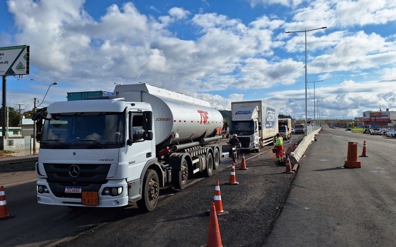 Trecho liberado para caminhões e veículos de emergência na BR-116 em São Leopoldo  | abc+