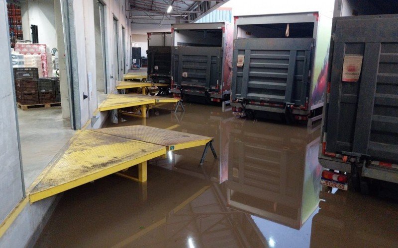 Centro de Distribuição da UnidaSul, em Esteio, volta a operar depois da enchente | abc+