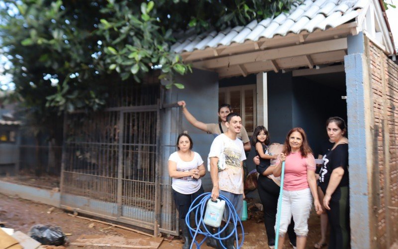 Estragos da enchente na Rua Ícaro, Vila Esmeralda, bairro Canudos