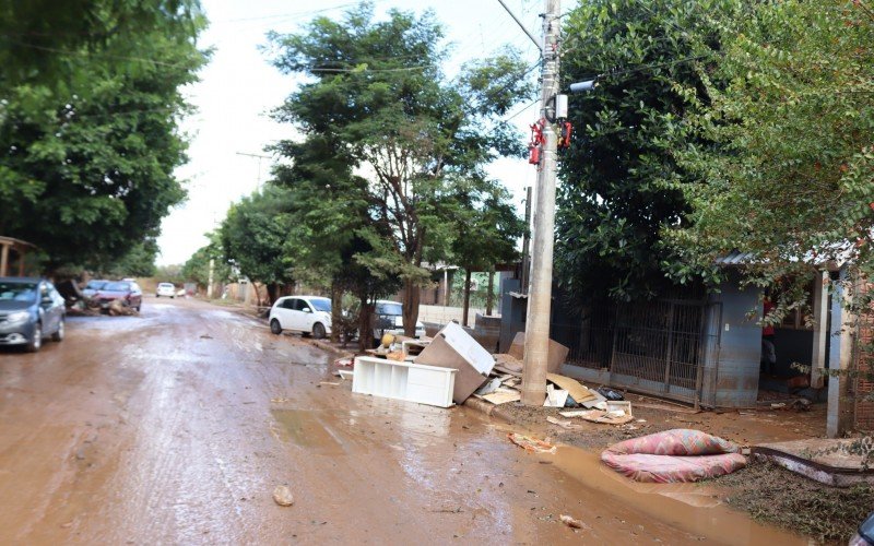 Estragos da enchente na Vila Esmeralda, bairro Canudos | abc+