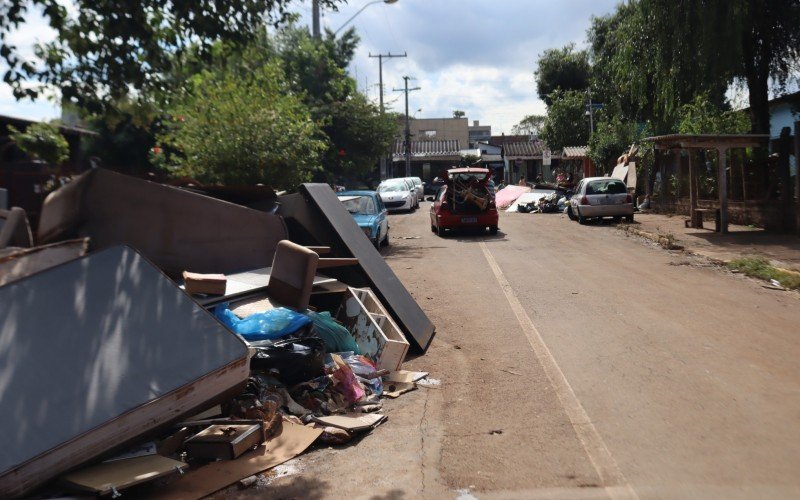 Estragos da enchente na Vila Esmeralda, bairro Canudos