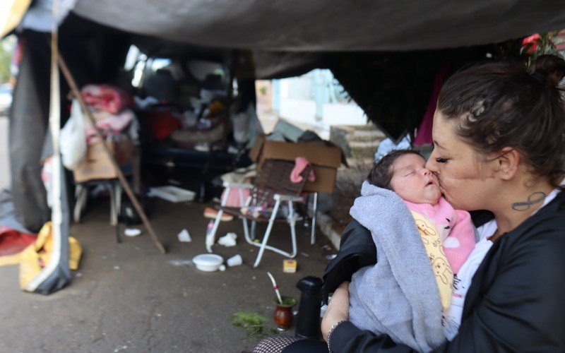 Pâmela e a filha Sophia, de 24 dias | abc+