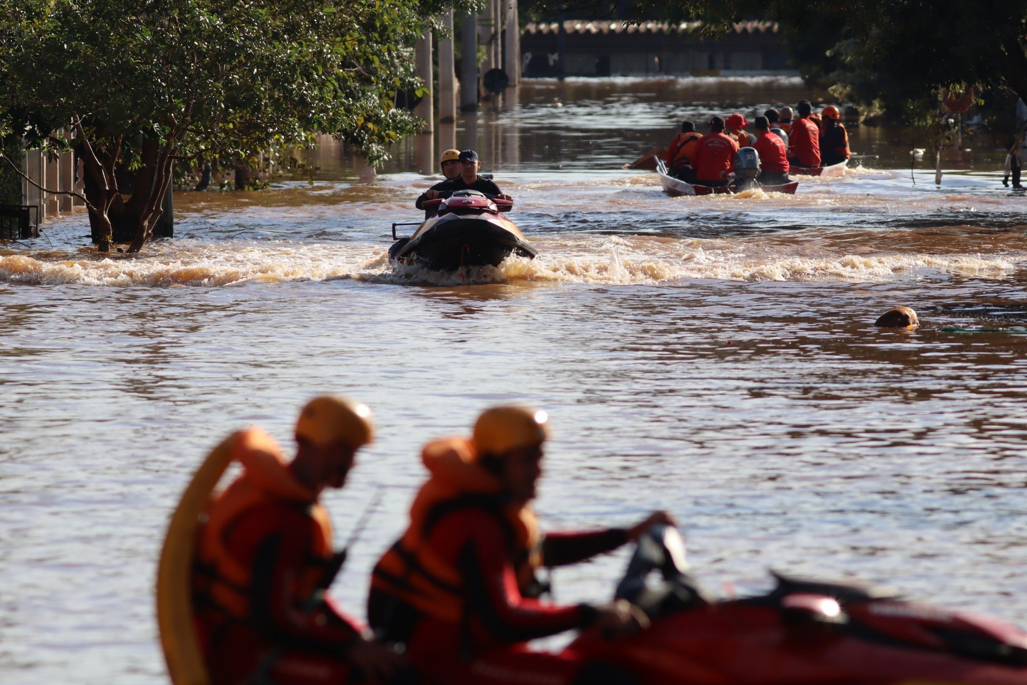 CATÁSTROFE NO RS: Sobe para 143 o número de mortes nas enchentes; mais de 600 mil estão fora de casa
