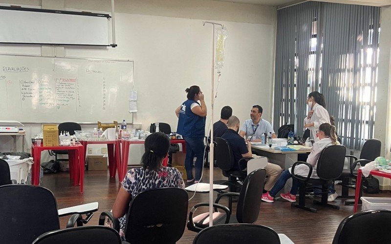 Equipes do curso de medicina da Unisinos atendem pessoas abrigadas nos ginásios da institução | abc+