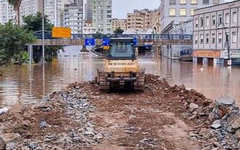 Passarela começou a ser demolida no centro da capital  | abc+